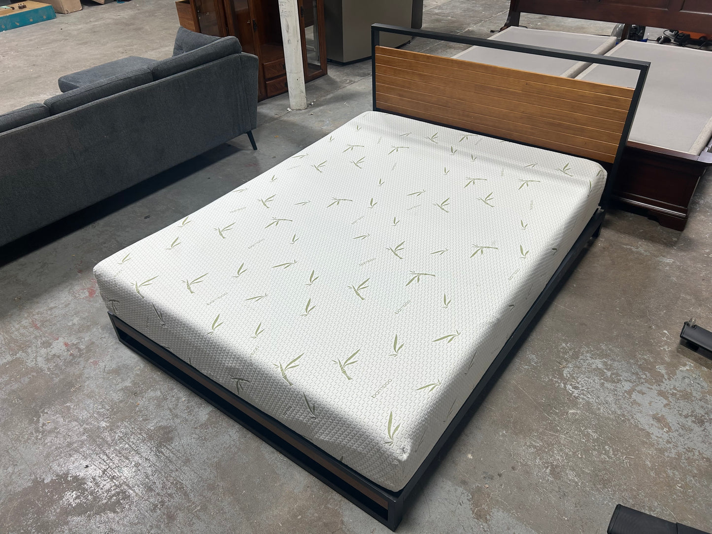 Contemporary Queen Bed Frame w/Bamboo Mattress