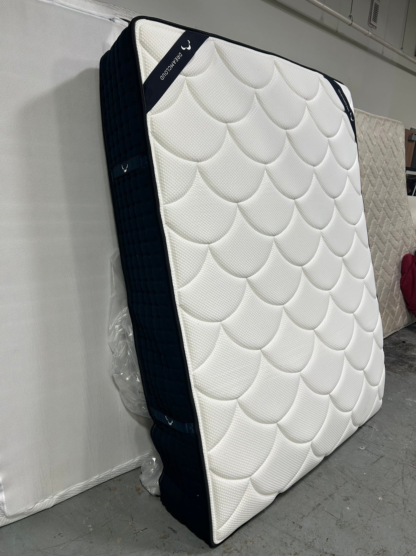 MINT CONDITION DreamCloud Classic Memory Foam Queen Mattress