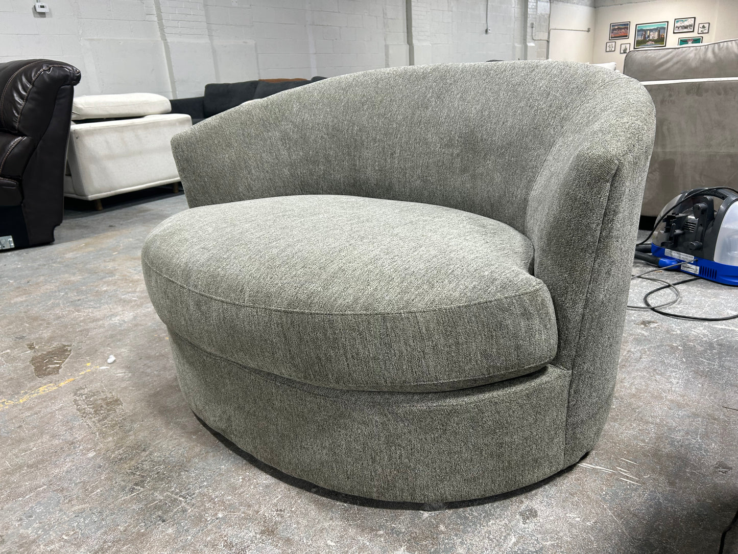 Contemporary Light Gray Oversize Swivel Chair