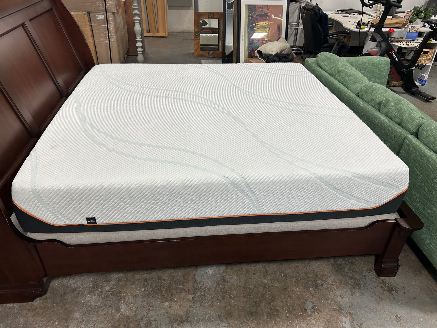 LIKE-NEW Tempur-Pedic Pro Adapt King Mattress