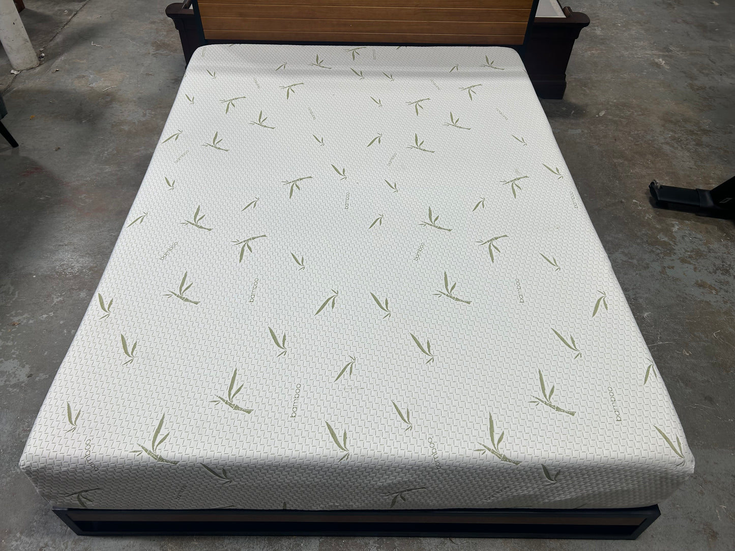 Contemporary Queen Bed Frame w/Bamboo Mattress