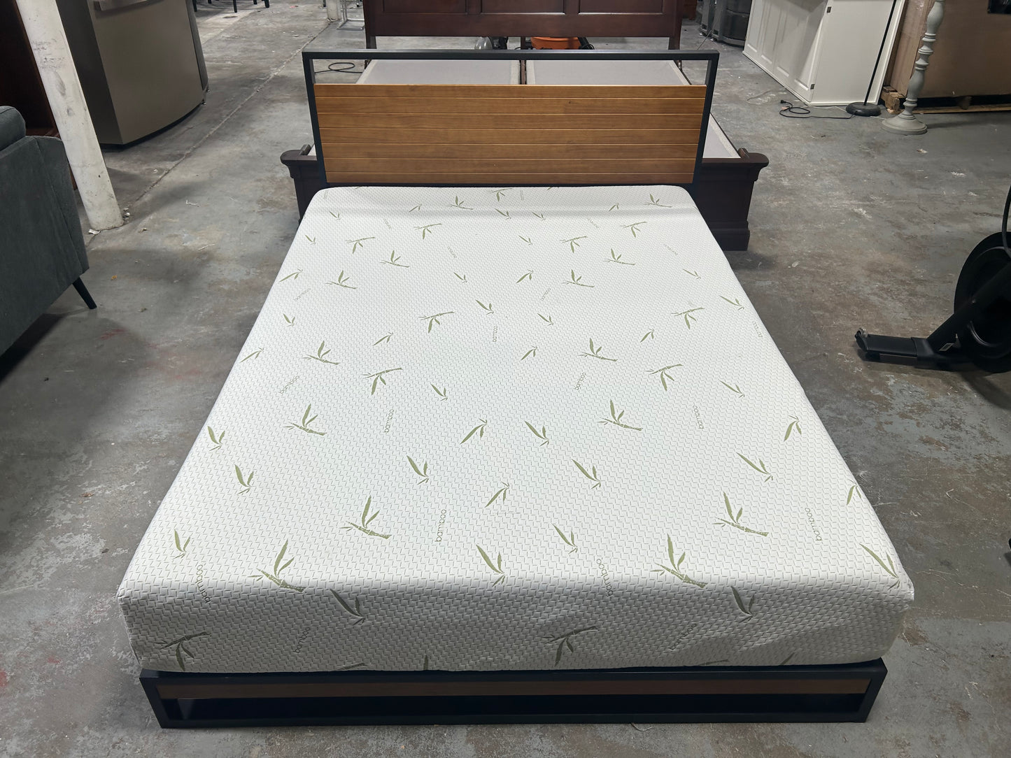 Contemporary Queen Bed Frame w/Bamboo Mattress