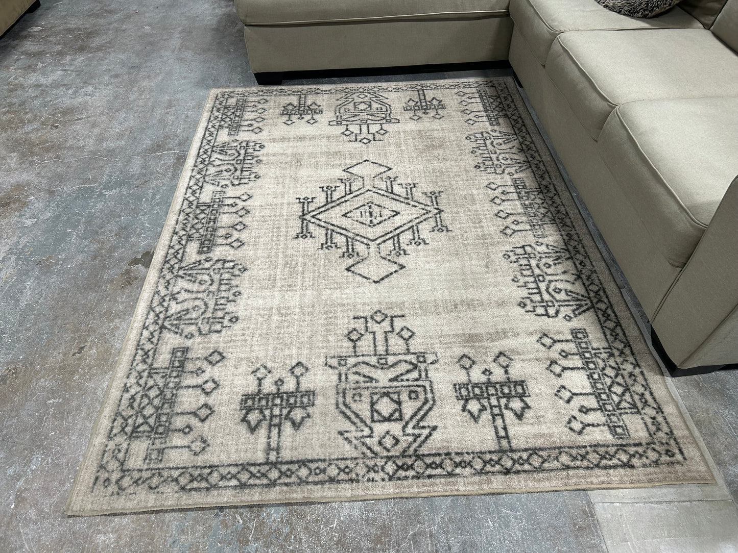 BRAND-NEW 7’x5’ Tan/Black Patterned Area Rug