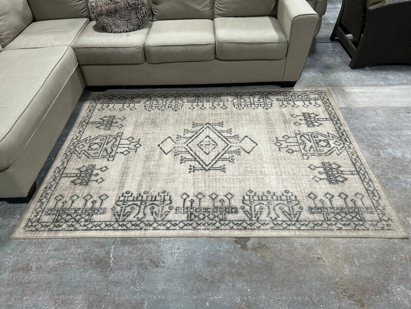 BRAND-NEW 7’x5’ Tan/Black Patterned Area Rug