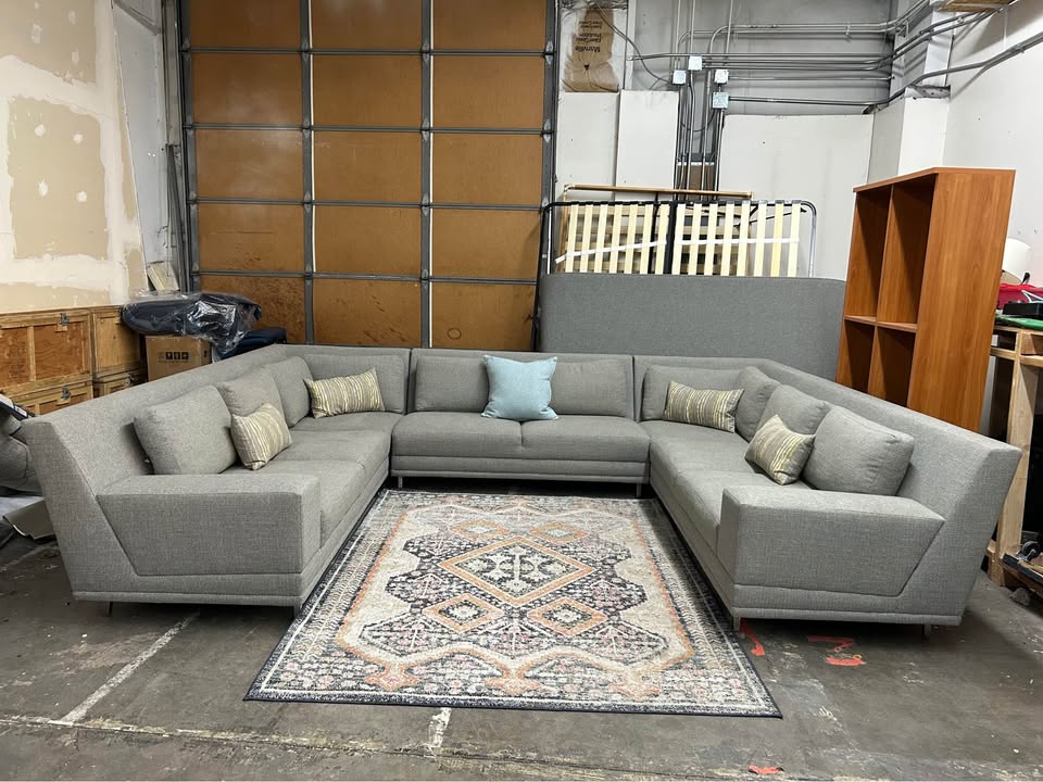 Large U-Shaped Gray Scandinavian Designs Sectional