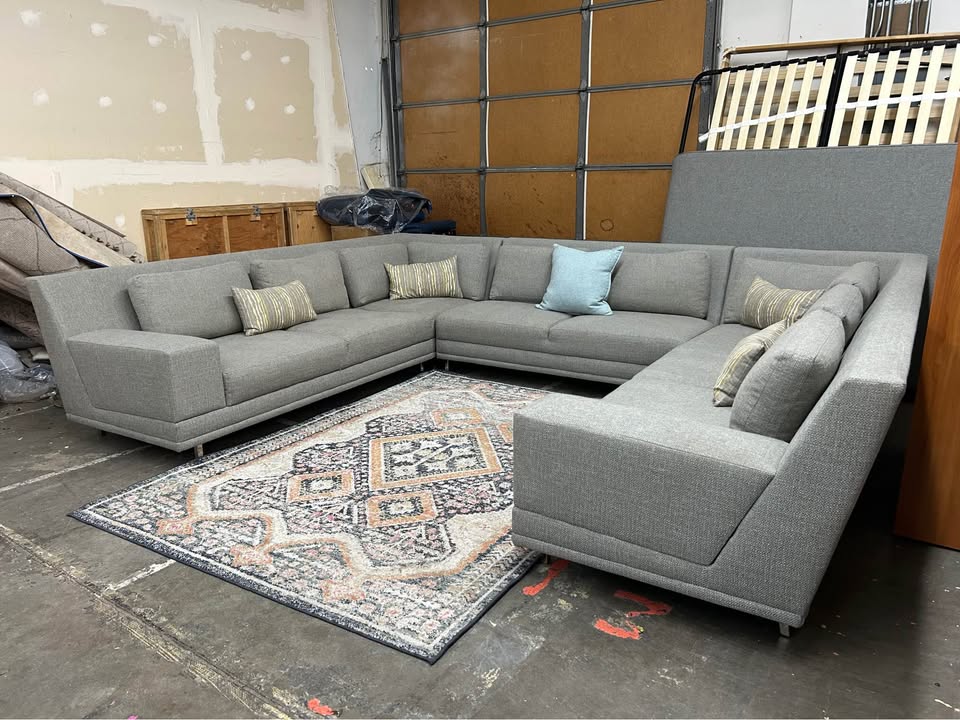 Large U-Shaped Gray Scandinavian Designs Sectional