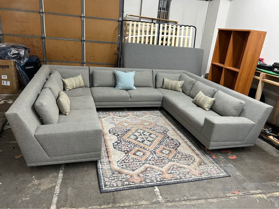 Large U-Shaped Gray Scandinavian Designs Sectional