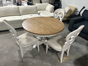4-Pc Farmhouse Dining Set w/Leaf