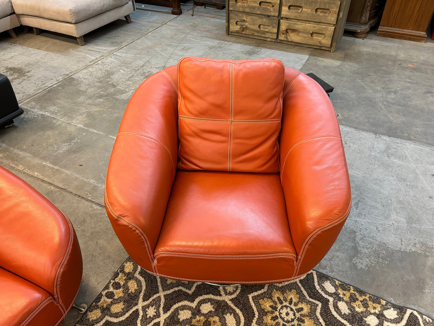 Zuri Furniture Orange Leather Lucy Sectional And Chair Set