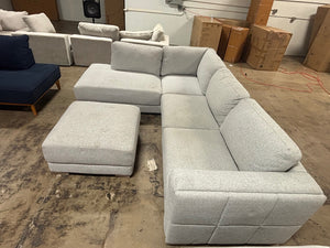Gray Sectional w/ Ottoman