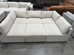 Thomasville Fallon Modular Sectional 6-piece Cream with Ottoman