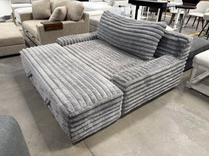 Wills Oversized Chair - Gray