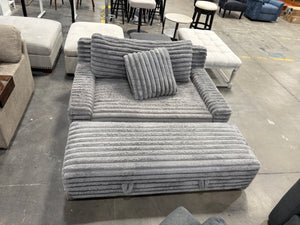 Wills Oversized Chair - Gray