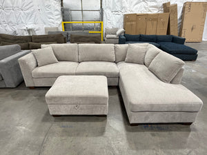 Thomasville Walsen Sectional with Storage Ottoman
