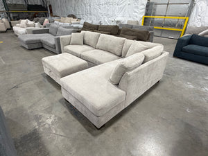 Thomasville Walsen Sectional with Storage Ottoman