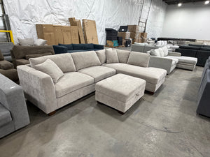 Thomasville Walsen Sectional with Storage Ottoman