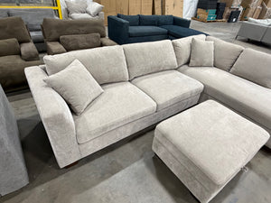 Thomasville Walsen Sectional with Storage Ottoman