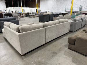 Thomasville Walsen Sectional with Storage Ottoman