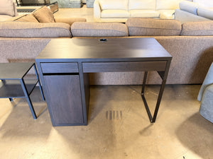 Black Desk