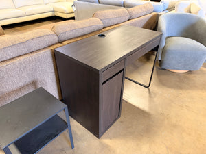 Black Desk