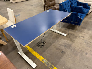 Fully Jarvis Electric Adjustable Height Standing Desk