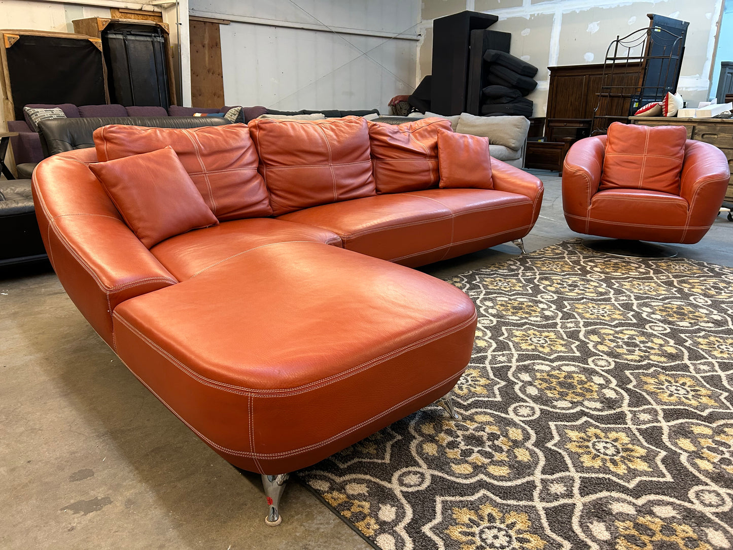 Zuri Furniture Orange Leather Lucy Sectional And Chair Set