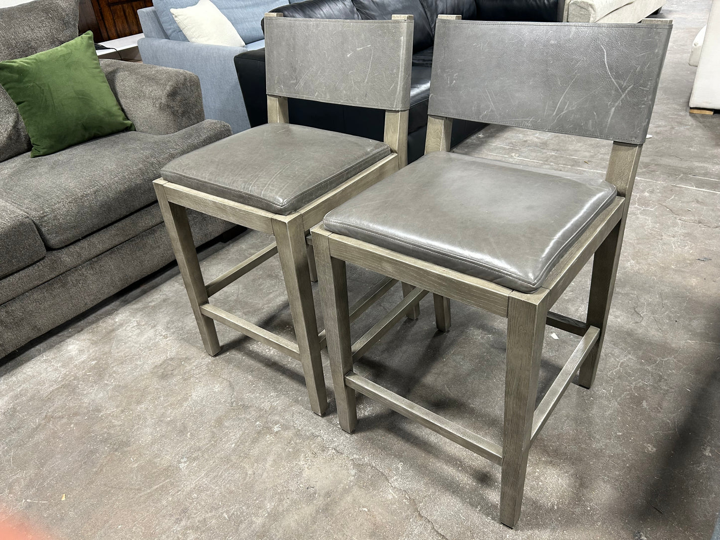 RH Counter Height Gray Saddle Leather Barstool Set