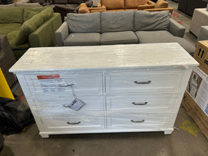 Universal Broadmoore Rose 6 Drawer Dresser