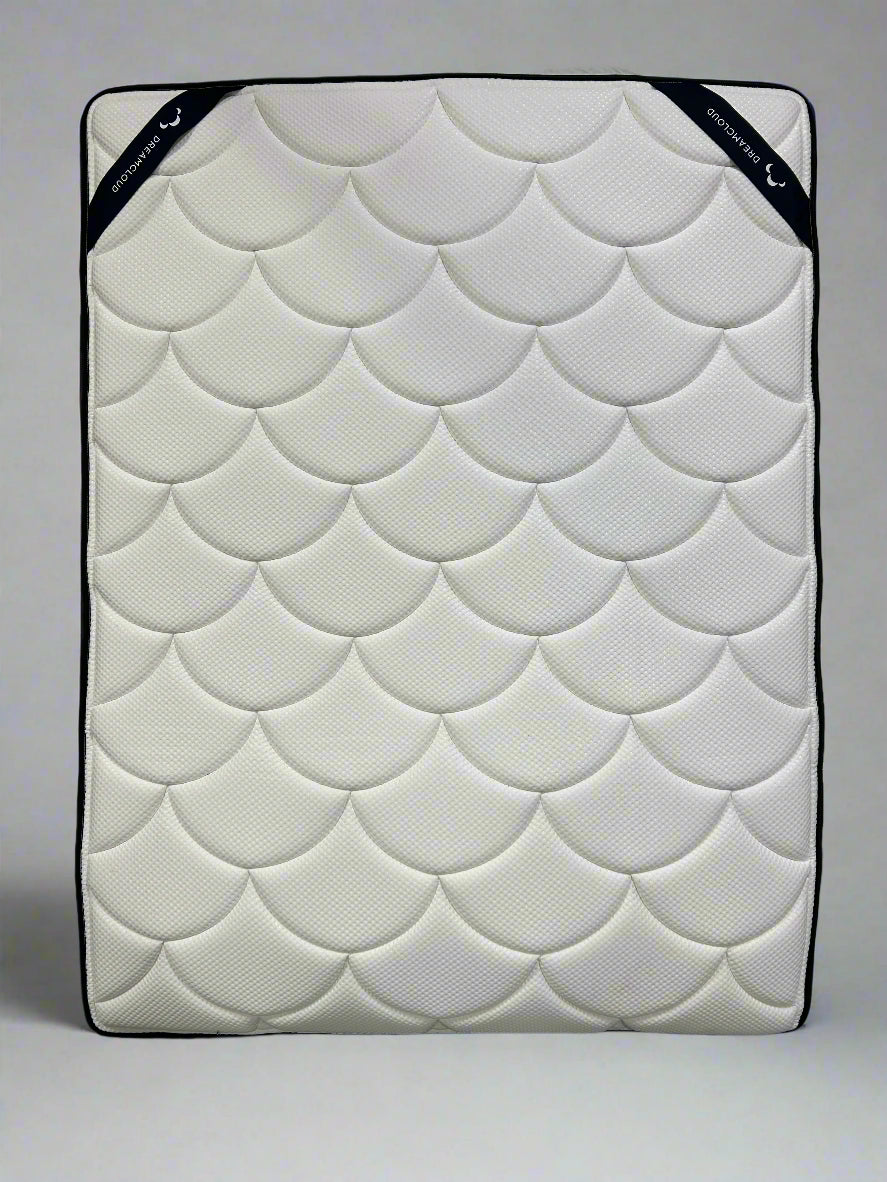 MINT CONDITION DreamCloud Classic Memory Foam Queen Mattress