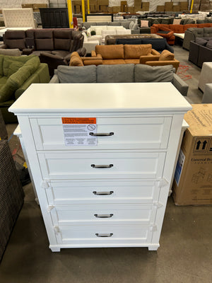 Universal Broadmoore Rose 5 Drawer Chest