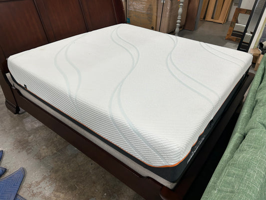 LIKE-NEW Tempur-Pedic Pro Adapt King Mattress