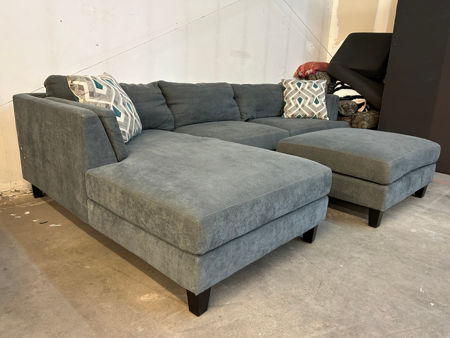 Modern Gray Chaise Sectional And Ottoman