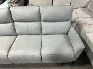 Raymour & Flanigan Deliah Leather Power Sofa w/Power Headrests