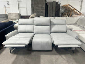 Raymour & Flanigan Deliah Leather Power Sofa w/Power Headrests