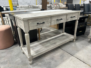 White Farmhouse Sidebar