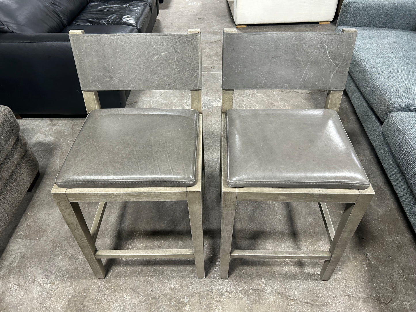 RH Counter Height Gray Saddle Leather Barstool Set