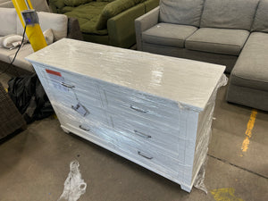 Universal Broadmoore Rose 6 Drawer Dresser