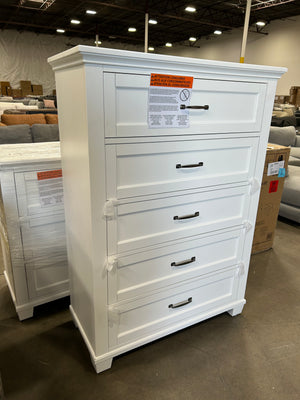 Universal Broadmoore Rose 5 Drawer Chest
