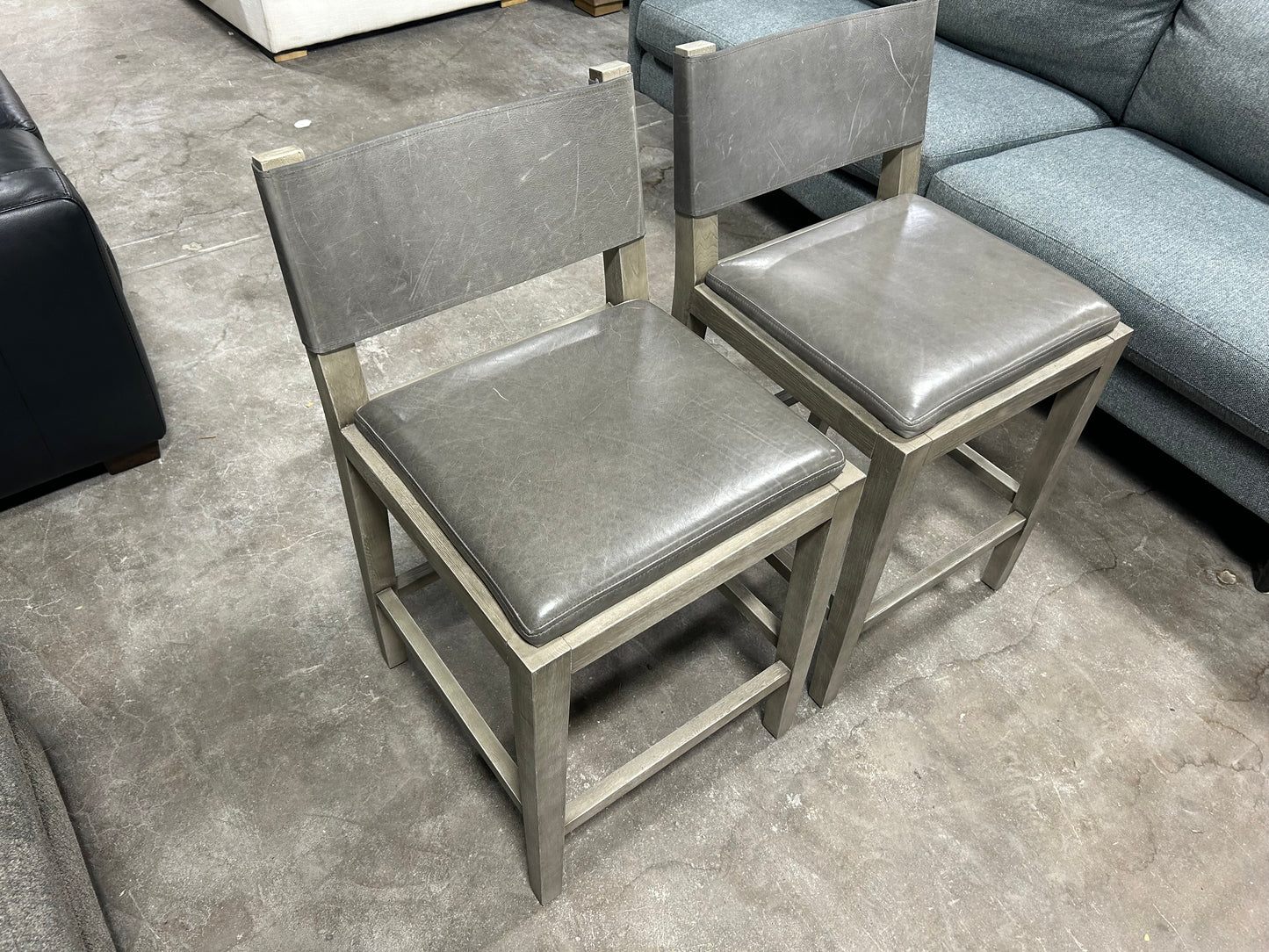 RH Counter Height Gray Saddle Leather Barstool Set