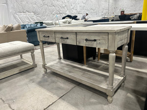 White Farmhouse Sidebar