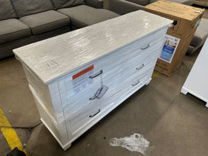 Universal Broadmoore Rose 6 Drawer Dresser