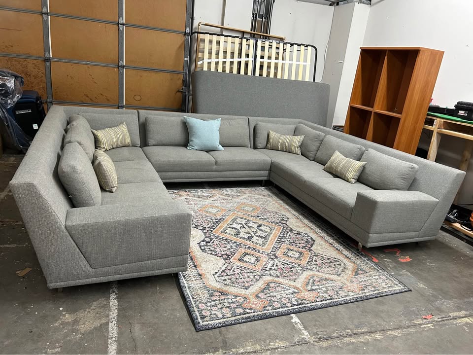 Large U-Shaped Gray Scandinavian Designs Sectional