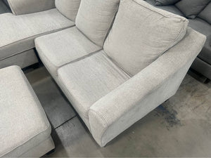 Light Gray Reversible Chaise Sectional w/Ottoman